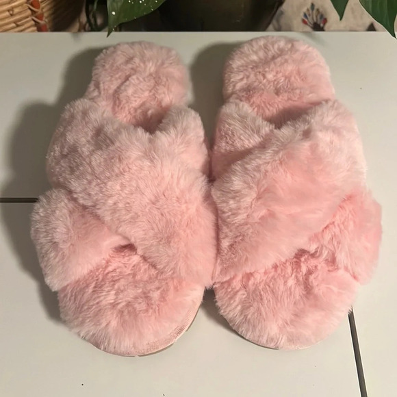 Secret Treasures Faux Fur Pink Lug Sole Slide Slippers - Size L9-10 - Picture 1 of 7